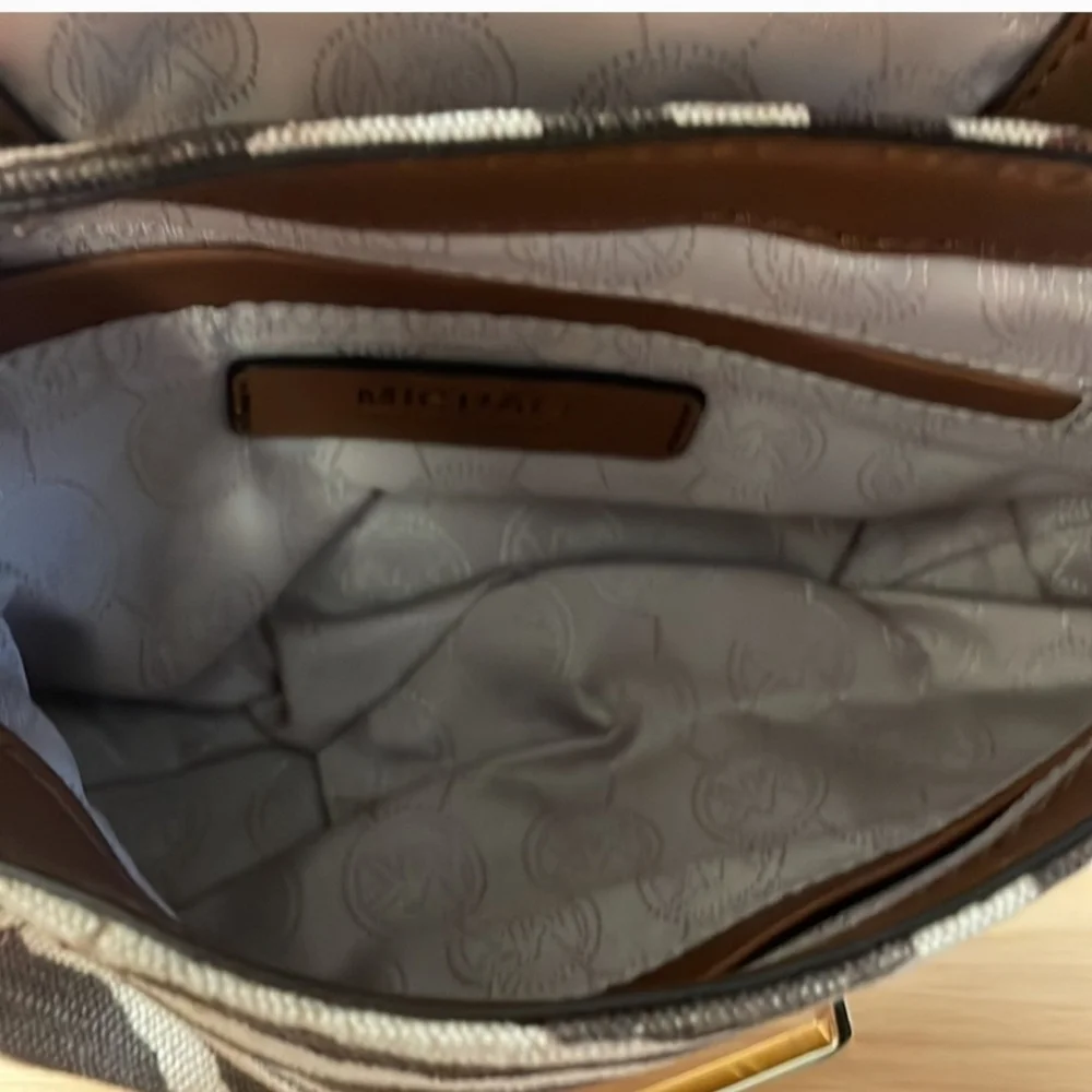 Michael Kors Crossbody - Picture 7 of 7